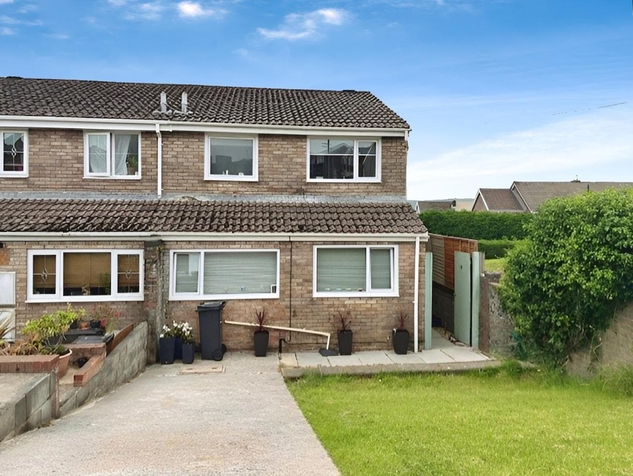 Mackworth Drive, Cimla, Neath, SA11 2QA, GB