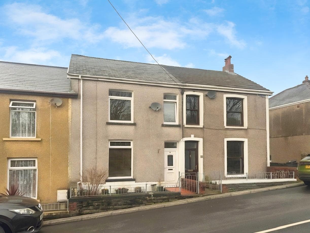 Neath Road, Crynant, Neath, SA10 8RS, GB